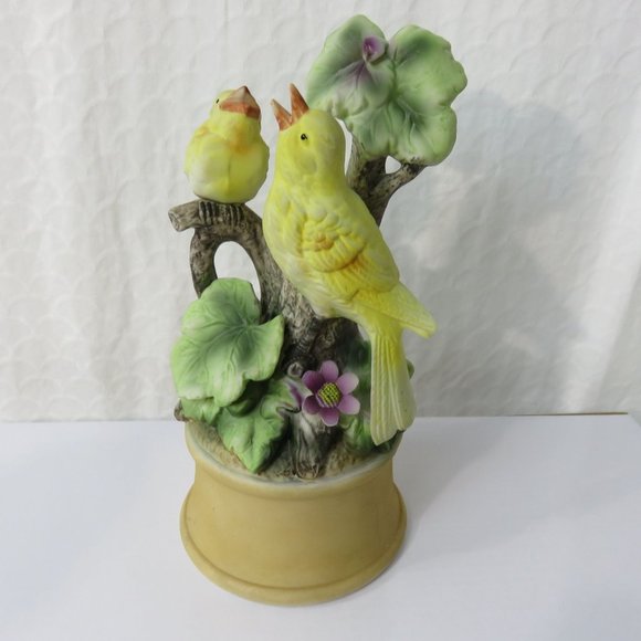 Vintage Bisque Porcelain Yellow Birds Music Box Figurine Made in Japan Working - Picture 10 of 10